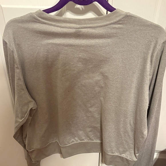 Vuori Women's Long Sleeve Gray Tee - Picture 5 of 6